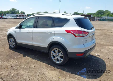 2016 Ford Escape Titanium z USA, uszkodzony, nr VIN 1FMCU0JX4GUA43736